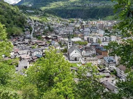 Mountain View Near Brig Station, Self Check-in Apartamento