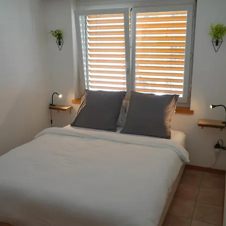 Mountain View Near Brig Station, Self Check-in Apartamento